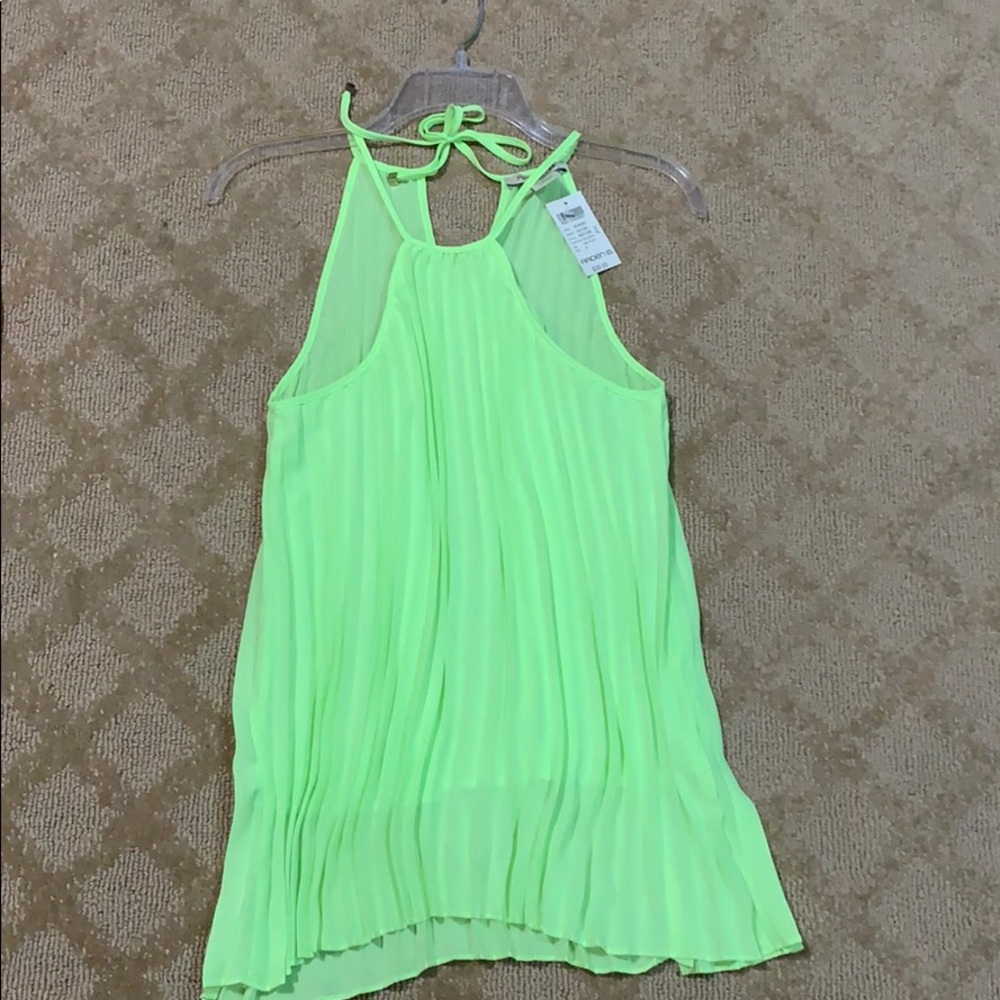 S Women’s bright green tank top